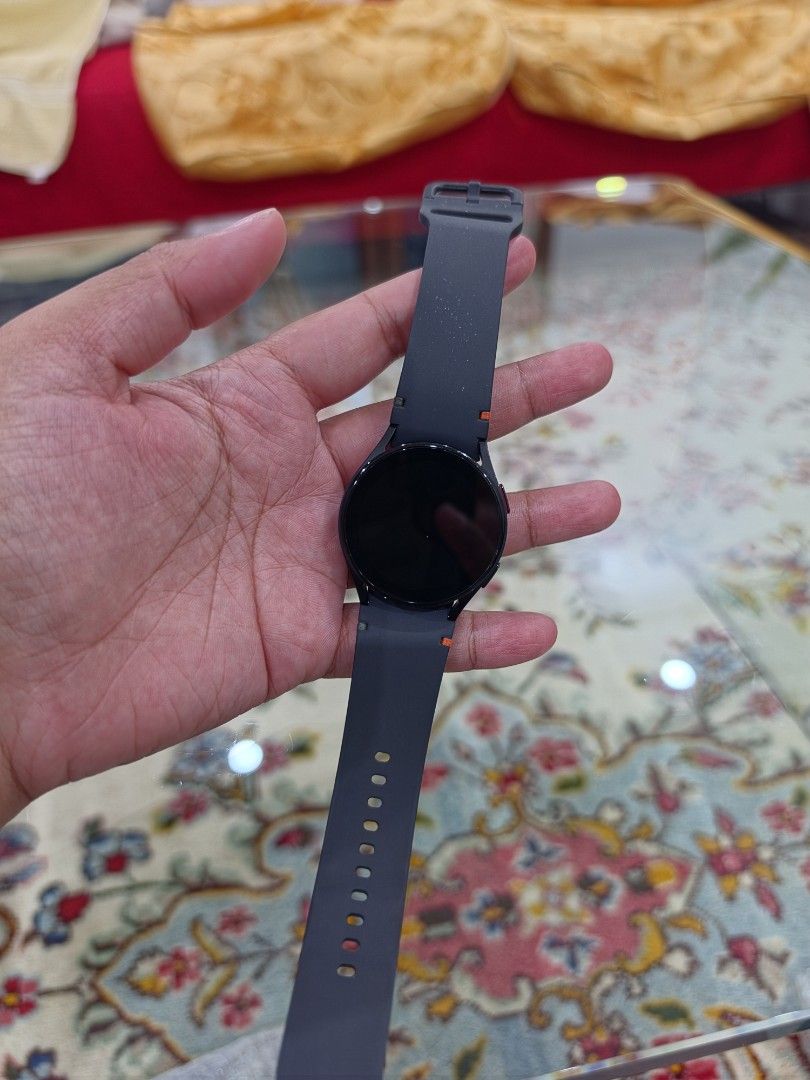 Samsung Galaxy Watch FE (Category: Wearables & Smart Watches) located in Agoncillo. Submitted by ariannacvii (Listing ID 1465506910, Image 2). Description: Selling my Samsung Galaxy Watch FE. Still works great and in good condition overall, with no hidden issues or defects. Keeps track of fitness, health, and notifications perfectly. ​Specs: -​ Samsung Galaxy Watch FE ​- Black ​ ​Everything is fully functional. Comes with the watch original charg