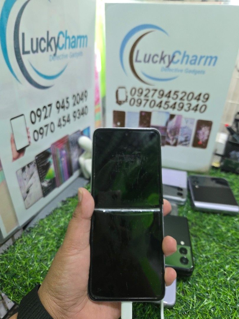Samsung Galaxy Z Flip4 (Category: Samsung) located in Manila. Submitted by lucky.charm.gadgets (Listing ID 1465501565, Image 3). Description: Samsung Galaxy Z Flip 4 Samsung Galaxy Z Flip3 GOODS FOR PARTS ONLY EXCEPT LCD! GOOD BOARD GOOD CAMERA FOR PARTS ONLY . Small screen only at nag Vibrate. Pede pang trade sa Samsung Pass sa manghihingi nang serial! HONEST ISSUE LCD SEE POSTED PICTURES SELLING AS IS PO BAWAL SA MAARTE! MAGBASA KA MUNA BAGO KA