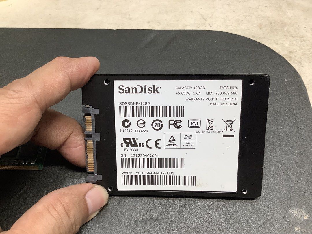 SanDisc SSD 128GB plus 4GB DDR3 Memory Packaged (Category: Computer Parts) located in Paranaque City. Submitted by seb_trading (Listing ID 1465446821, Image 2). Description: selling as pair only both working condition 128 GB SSD HD 4GB DDR3 memory on hand last pice Paranaque area.