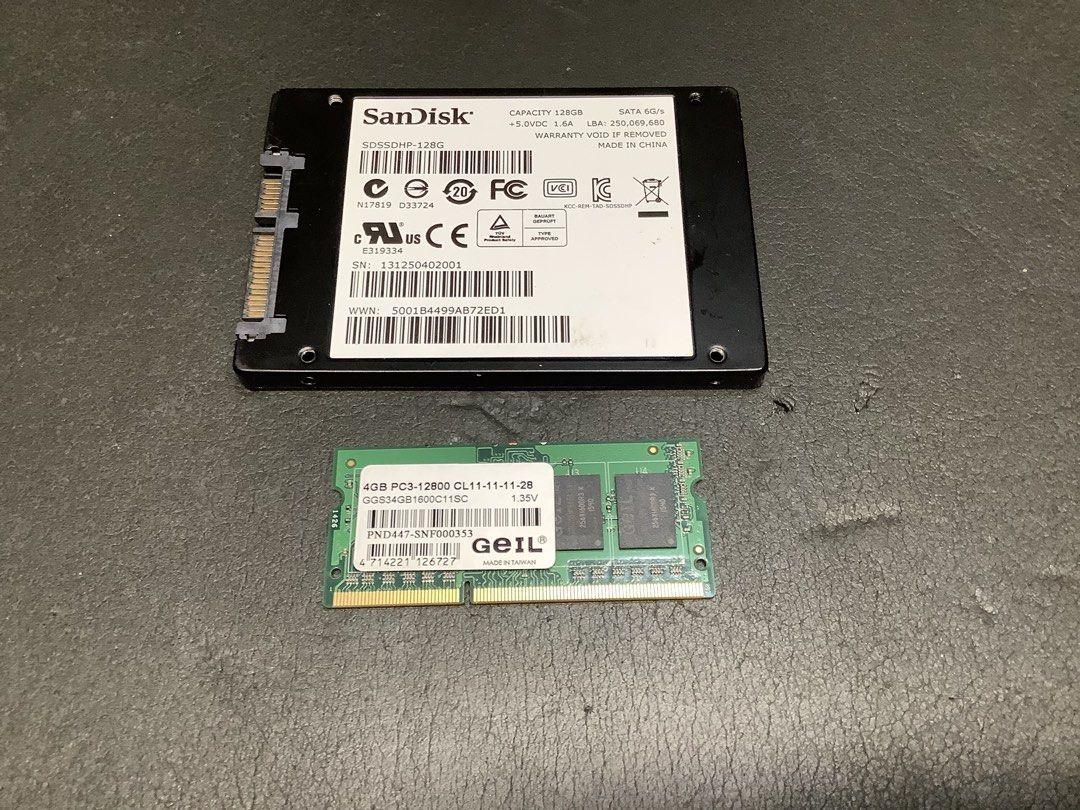 SanDisc SSD 128GB plus 4GB DDR3 Memory Packaged (Category: Computer Parts) located in Paranaque City. Submitted by seb_trading (Listing ID 1465446821, Image 1). Description: selling as pair only both working condition 128 GB SSD HD 4GB DDR3 memory on hand last pice Paranaque area.