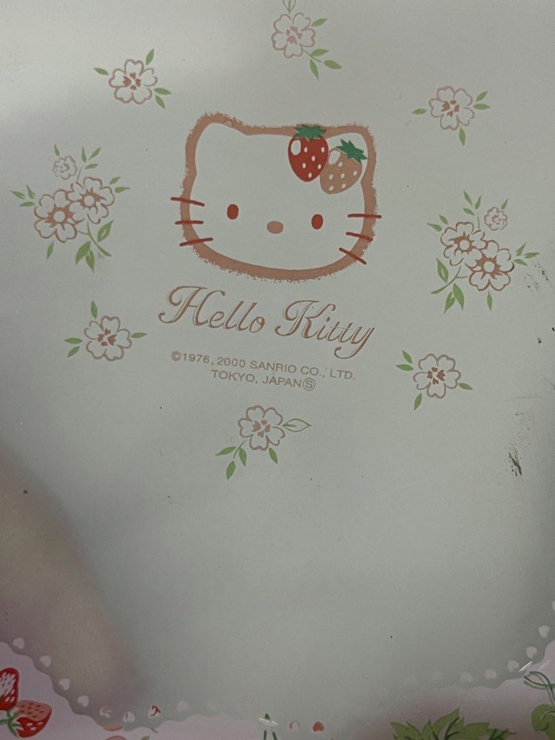 Sanrio Hello Kitty 2000 Berry glass set (Category: Character Goods) located in Lucena. Submitted by aisanolshop (Listing ID 1465499232, Image 3). Description: 1 large plate + 5 small plates.