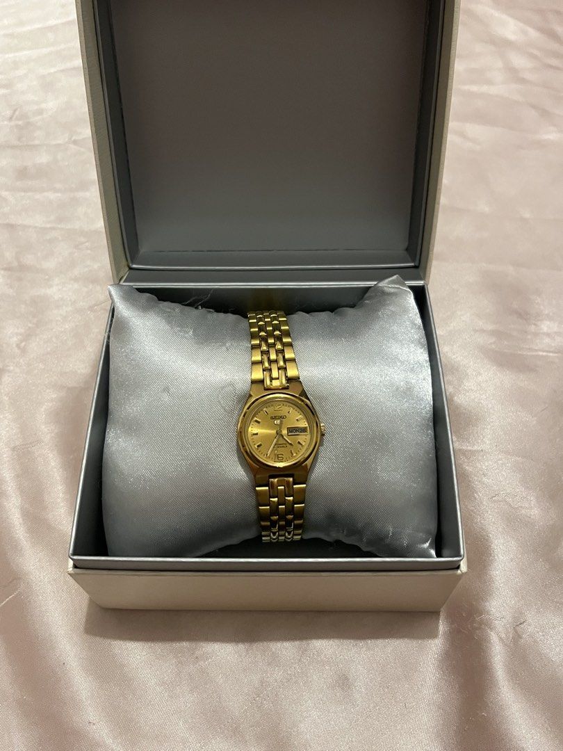 Seiko 5 Automatic Gold Watch SYMK36K1 (Category: Luxury Watches) located in Subic. Submitted by jslngrcssn (Listing ID 1465543550, Image 1). Description: In very good condition almost still looks brand-new! I can show Certificate of Guarantee Card for authentication purposes. Original Price ₱8,000.00 Mall Price Rfs: Wants to replace it with another brand. Price still negotiable 🥰 MOP: Gcash.