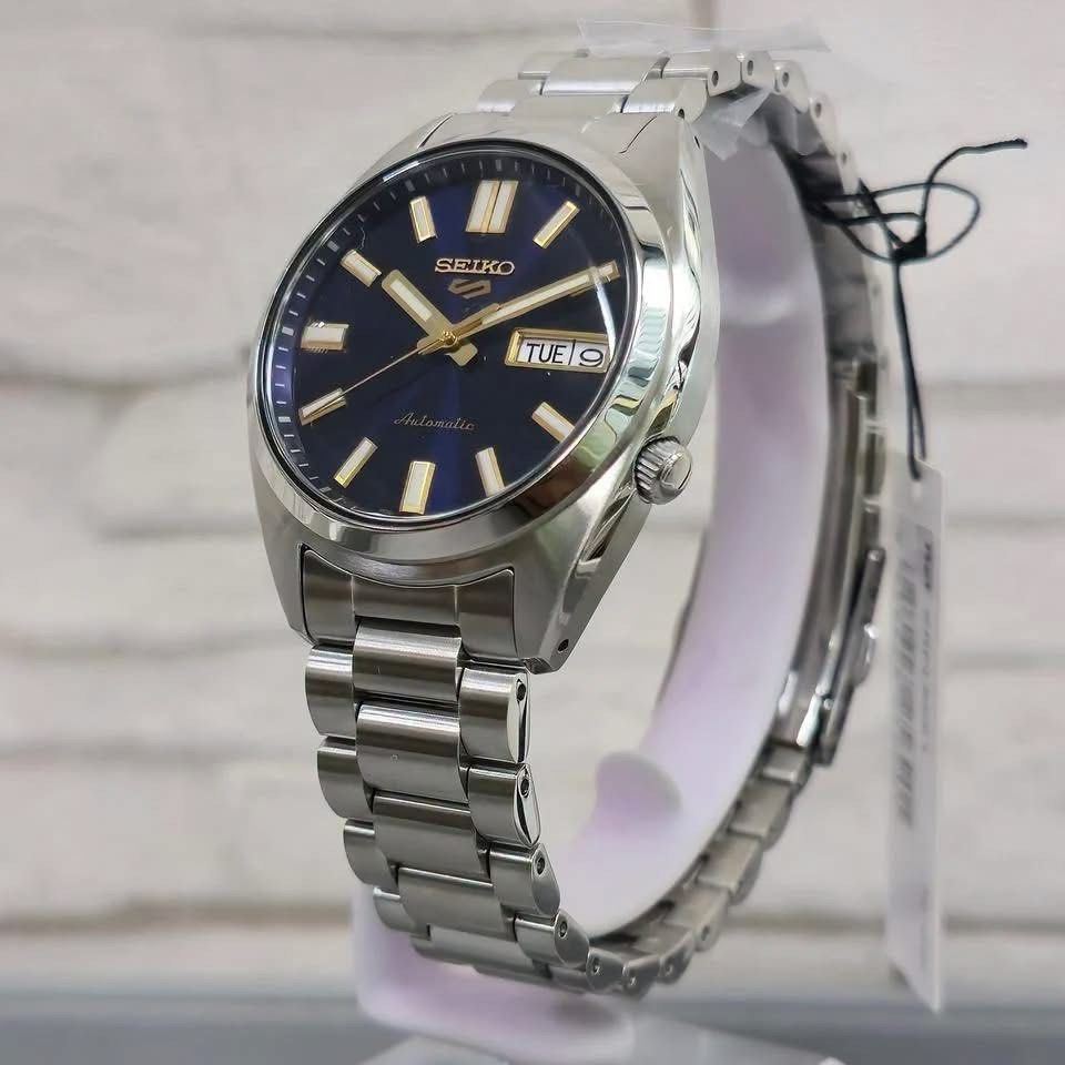 Seiko 5 Sports SRPL55K1 (Category: Luxury Watches) located in Manila. Submitted by seikowatchfactory (Listing ID 1465437520, Image 3). Description: Brand New in Box Authentic Seiko Watch 10/10 Model: SRPL55K1 Price: 14500 pesos Specifications: Case Diameter: 37mm Thickness: 12.5mm Lug-to-lug: 44.7mm Case Material: Stainless Steel Caliber 4R36 Automatic Movement with Hacking and Manual winding mechanism Approx. 41 hours Power Reserve 24 Jewels Day