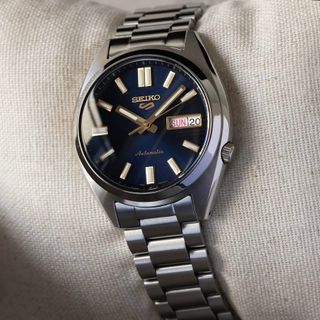 (Category: ) located in . Submitted by seikowatchfactory (Listing ID 1465437520, Image 1). Description: .