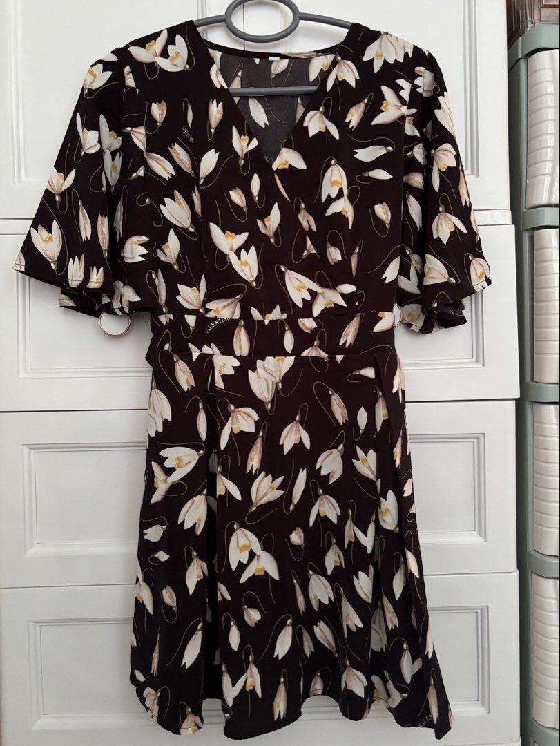 Sexy Floral Dress (Category: Dresses) located in Nabua. Submitted by prlvdthgss (Listing ID 1465500530, Image 2). Description: The first photo is AI-generated ✨ RFS: Hindi na kasya. Lakas maka-sexy nitong dress na ‘to. 💯 Wala ‘yang discoloration. Best fit small-medium 💖 Price+sf Gcash/Maribank 📍camsur, bicol .