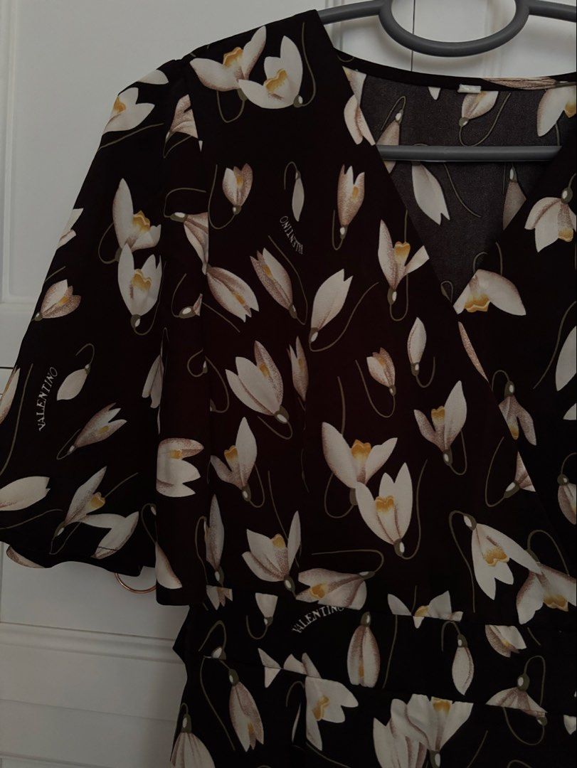 Sexy Floral Dress (Category: Dresses) located in Nabua. Submitted by prlvdthgss (Listing ID 1465500530, Image 3). Description: The first photo is AI-generated ✨ RFS: Hindi na kasya. Lakas maka-sexy nitong dress na ‘to. 💯 Wala ‘yang discoloration. Best fit small-medium 💖 Price+sf Gcash/Maribank 📍camsur, bicol .