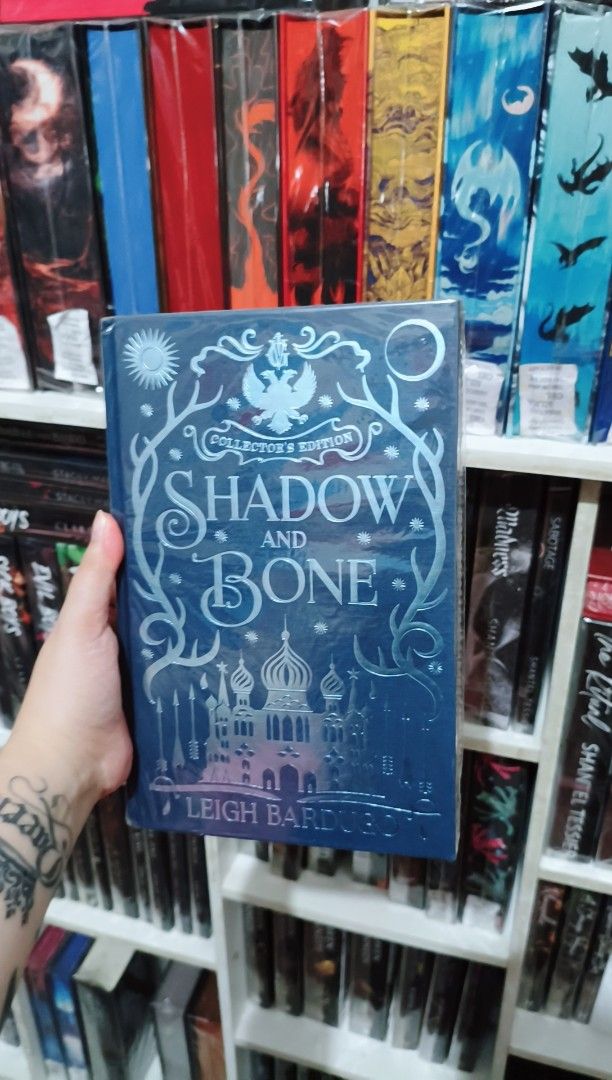 Shadow and Bone Collector's Edition - Leigh Bardugo (Category: Storybooks) located in Paranaque City. Submitted by kayescollection1 (Listing ID 1465415575, Image 1). Description: Shadow and Bone Collector's Edition - Leigh Bardugo - authentic, new, hardcover, VGC - purchased from Amazon US. - actual photos are posted. - I can provide more photos upon request. 🏷️ 1,300 RFS: Decluttering 📍 We sell new & pre-loved books, please manage your expecta