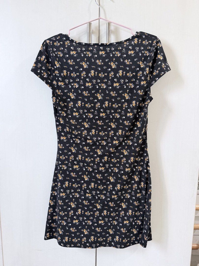 Shein Black Floral Mini Dress (Category: Dresses) located in Manila. Submitted by rhei.preloved (Listing ID 1465416486, Image 3). Description: GOOD AS NEW, NO ISSUE ‼️.