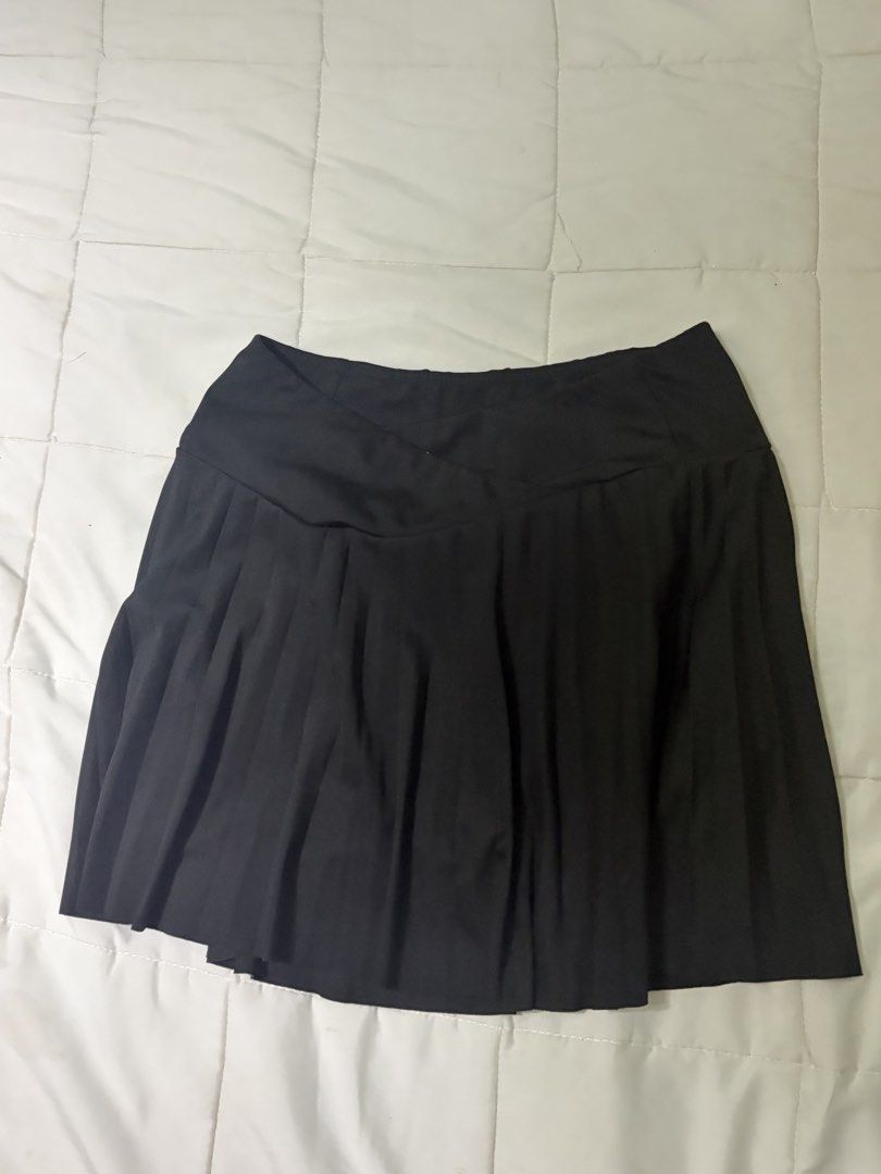 Shein Black Skirt Activewear (Category: Skirts) located in Manila. Submitted by risksses (Listing ID 1465493882, Image 1). Description: Looks better in person Can send ww photos Fits 24-27 waist Price is fixed.