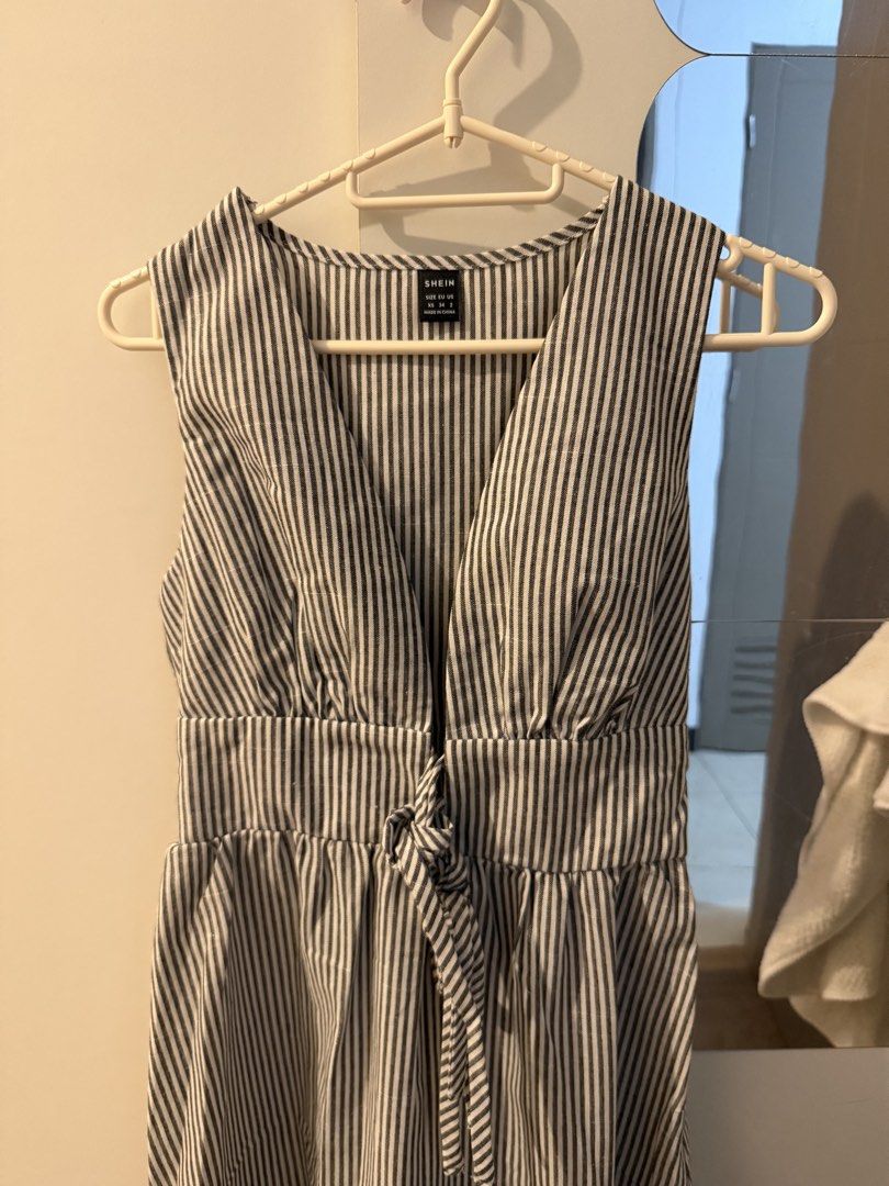 Shein Dress - Size XS (Category: Dresses) located in Mandaluyong City. Submitted by rreynax (Listing ID 1465470994, Image 1). Description: New, hindi nagamit Bought for ₱691 📍bacoor Jnt shipping.
