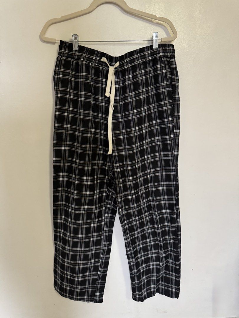 Shein plaid lounge pants (Category: Other Bottoms) located in Paranaque City. Submitted by closetanghelita (Listing ID 1465485036, Image 1). Description: Can actually be unisex Size large cause I prefer an oversized fit For reference, I’m 5’7 with 25 waist and 35 hips When worn posted.