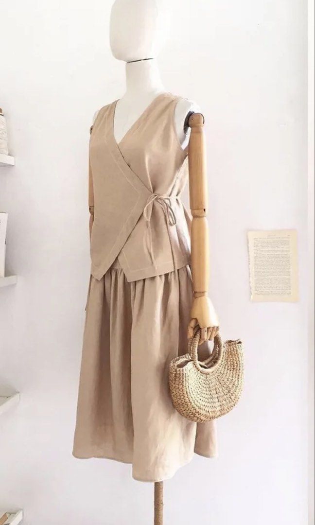 Shop Nita linen top (Category: Sleeveless) located in Quezon City. Submitted by tan__k (Listing ID 1465455661, Image 1). Description: Size S Color Sand Brandnew.