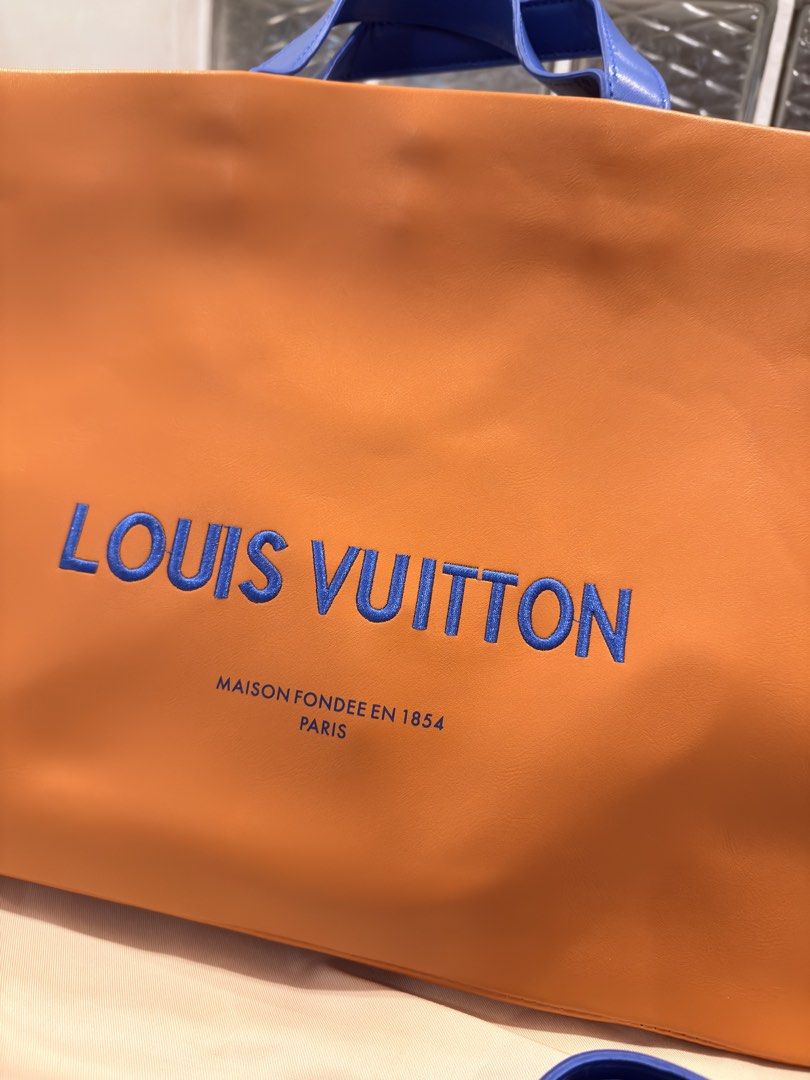 Shopping Bag Leather Tote (Category: Tote Bags) located in Manila. Submitted by charlieandjacob (Listing ID 1465405510, Image 2). Description: The Iconic Shopping Bag In calf leather MM size Comes with engraved leather strap Dustbag PS: Not affiliated with any brands.