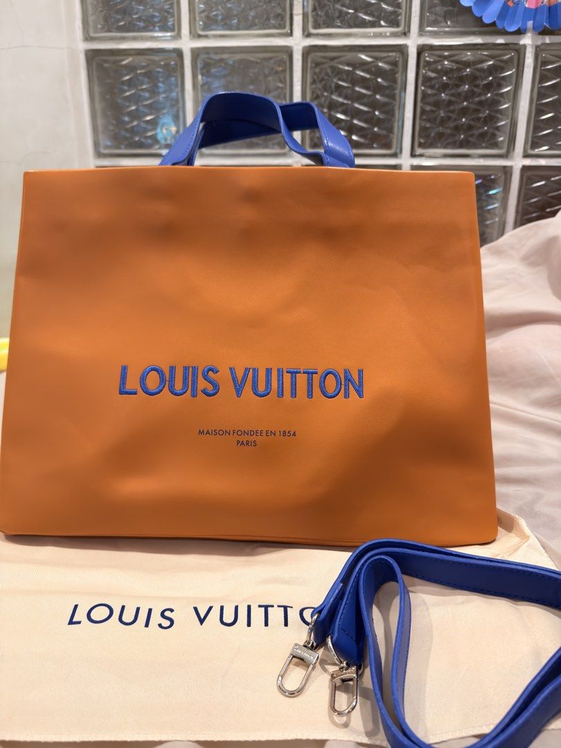Shopping Bag Leather Tote (Category: Tote Bags) located in Manila. Submitted by charlieandjacob (Listing ID 1465405510, Image 1). Description: The Iconic Shopping Bag In calf leather MM size Comes with engraved leather strap Dustbag PS: Not affiliated with any brands.