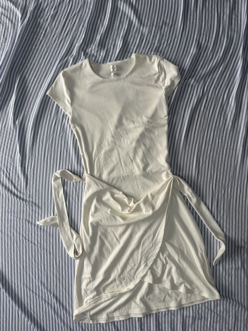 short-sleeve mini wrap dress with a side tie (Category: Dresses) located in Quezon City. Submitted by tan__k (Listing ID 1465397200, Image 2). Description: Size XS color light birch Brandnew A resort-wear essential, this is a mini wrap dress with short sleeves and a side tie. It’s made with Relux Jersey, an ultra-soft and drapey fabric that uses LENZING™ ECOVERO™ Viscose — responsibly sourced wood-based fibres produced through a process that redu