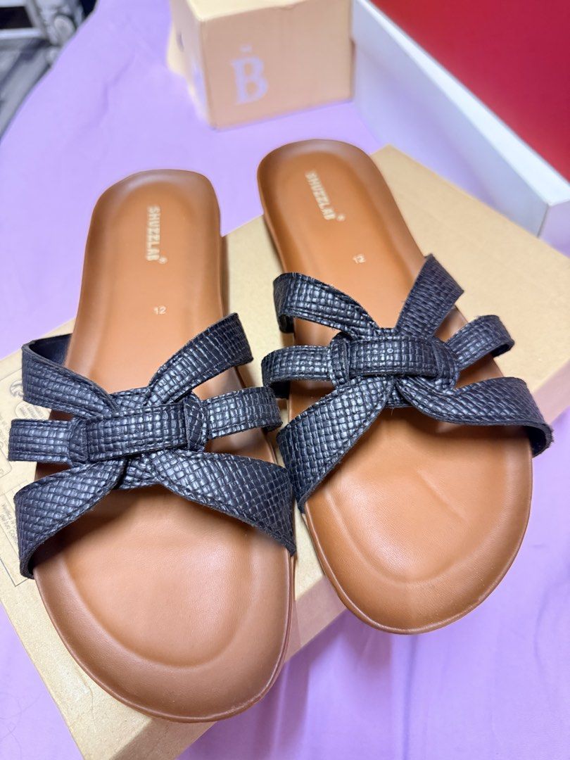 Shuzzlab flat (Category: Sandals) located in Perai. Submitted by naaanys (Listing ID 1465548505, Image 1). Description: Size 26.75-27cm.