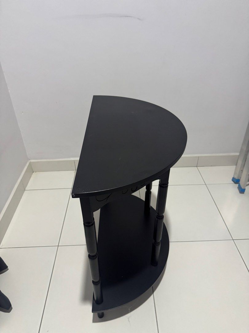 Side Table (Category: Tables & Sets) located in Ayer Baloi. Submitted by ahsan2504 (Listing ID 1465494232, Image 3). Description: Price can nego Prefer self collect Area Kangar Pulai.