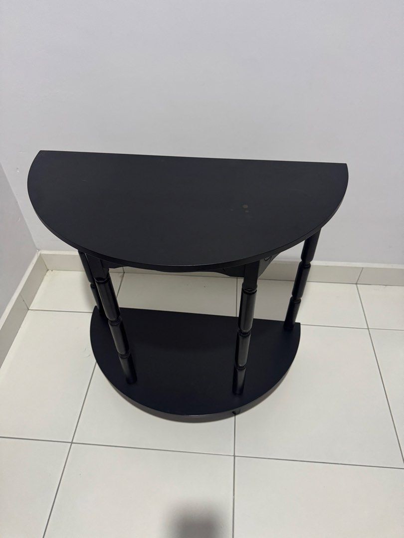 Side Table (Category: Tables & Sets) located in Ayer Baloi. Submitted by ahsan2504 (Listing ID 1465494232, Image 1). Description: Price can nego Prefer self collect Area Kangar Pulai.