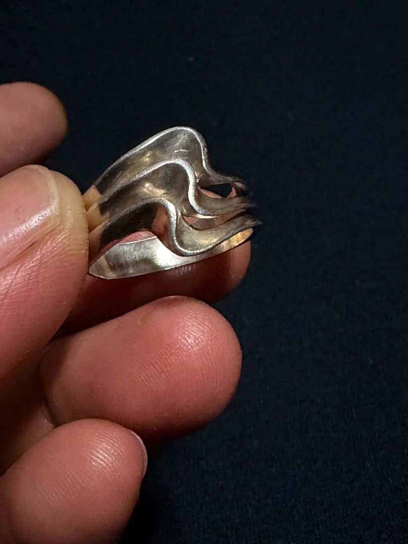 Silver 925 Wavy Multi-Band Statement Ring (Category: Rings) located in Abucay. Submitted by thrifty.picked (Listing ID 1465526557, Image 2). Description: - Style: Chunky statement ring with a flowing, wavy triple-band design - Material: Polished silver 925metal - Fit: Sits comfortably across the finger - Usage: Perfect everyday accessory to add texture to your hand stack - Condition: Minimal signs of wear from previous use.