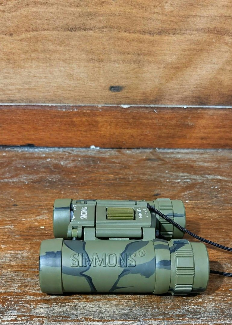 SIMMONS Camouflage Pocket size Binoculars (Category: Hiking & Camping) located in Santa Cruz. Submitted by e_foliente1978 (Listing ID 1465440034, Image 3). Description: Fresh from USA SIMMONS Camouflage Pocket size Binoculars These binoculars offer a clear and detailed view. Whether you're birdwatching or exploring the wilderness, these binoculars are perfect for general purpose use. These binoculars are lightweight and easy to carry, making them