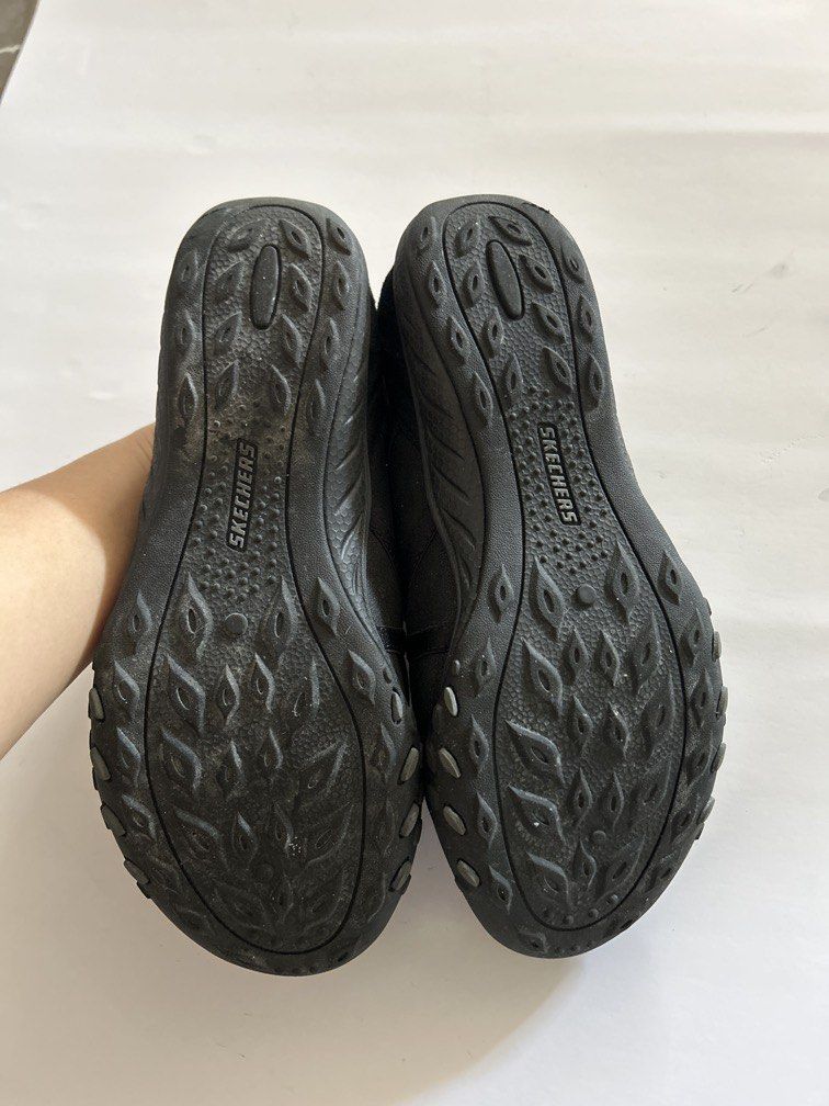 Skechers Relaxed Fit (Category: Sneakers) located in Bulacan. Submitted by ourdailybreads (Listing ID 1465397556, Image 3). Description: .