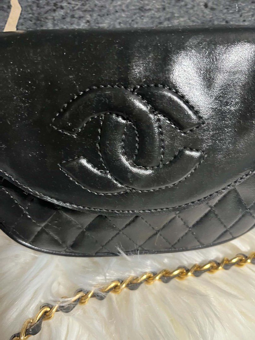Sling black bag (Category: Luxury Bags & Wallets) located in Caloocan City. Submitted by trebdy01 (Listing ID 1465383081, Image 1). Description: .