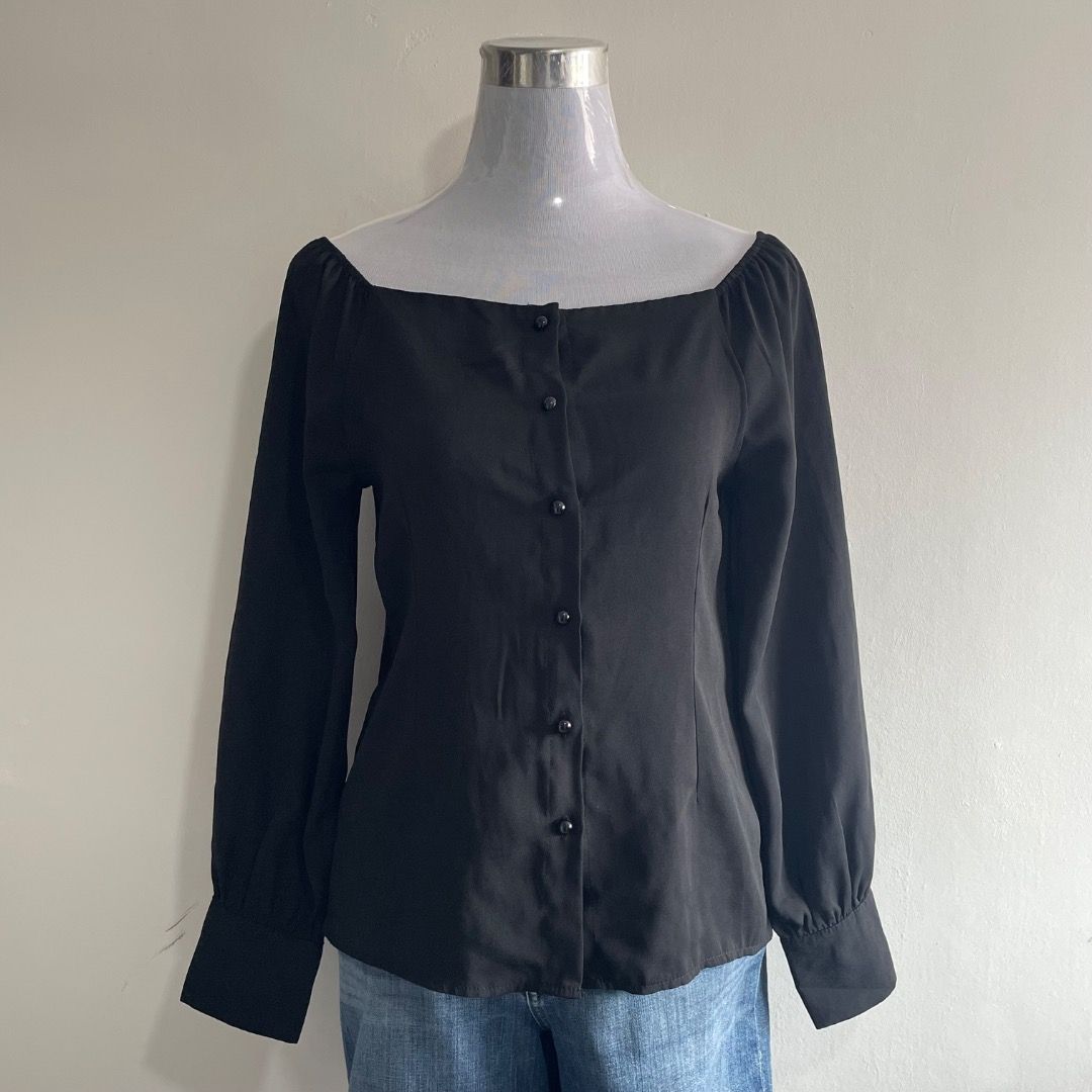S-M Buttondown Blouse (Category: Blouses) located in Bacolor. Submitted by chicn_classy (Listing ID 1465494702, Image 2). Description: .