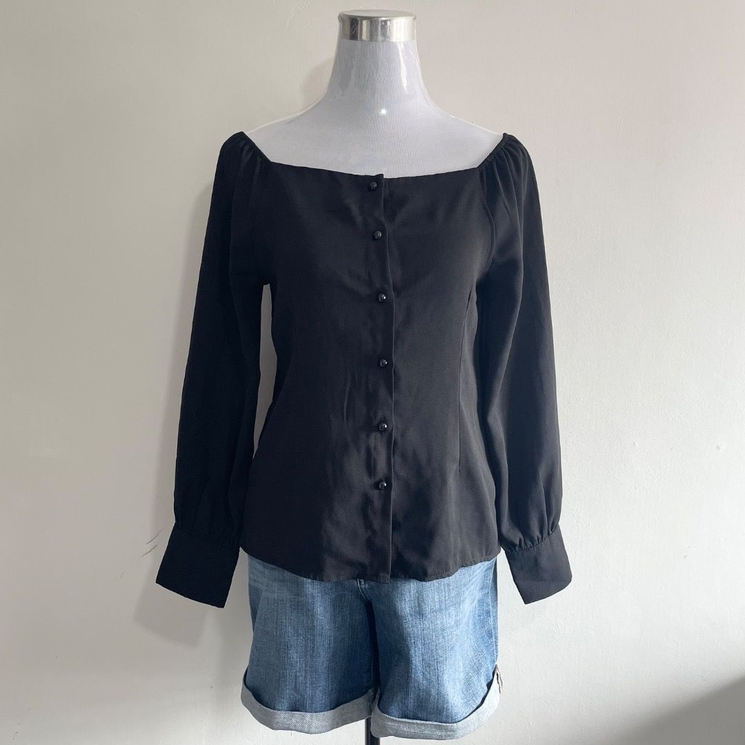 S-M Buttondown Blouse (Category: Blouses) located in Bacolor. Submitted by chicn_classy (Listing ID 1465494702, Image 1). Description: .