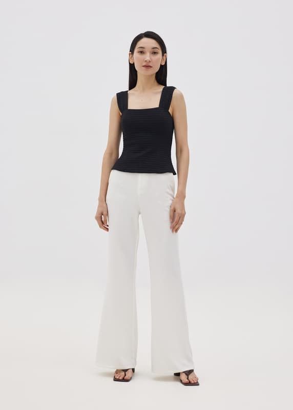 Small Love Bonito Textured Bustier Top (Category: Others Tops) located in Castillejos. Submitted by lalainecloset22 (Listing ID 1465395816, Image 1). Description: - Brand: Love Bonito - Size: Small (UK 8 / US 4) - Color: Classic Black - Design: Square neckline with thick straps and subtle grid texture - Style: Bustier / fitted crop top - Condition: Excellent pre-loved condition.