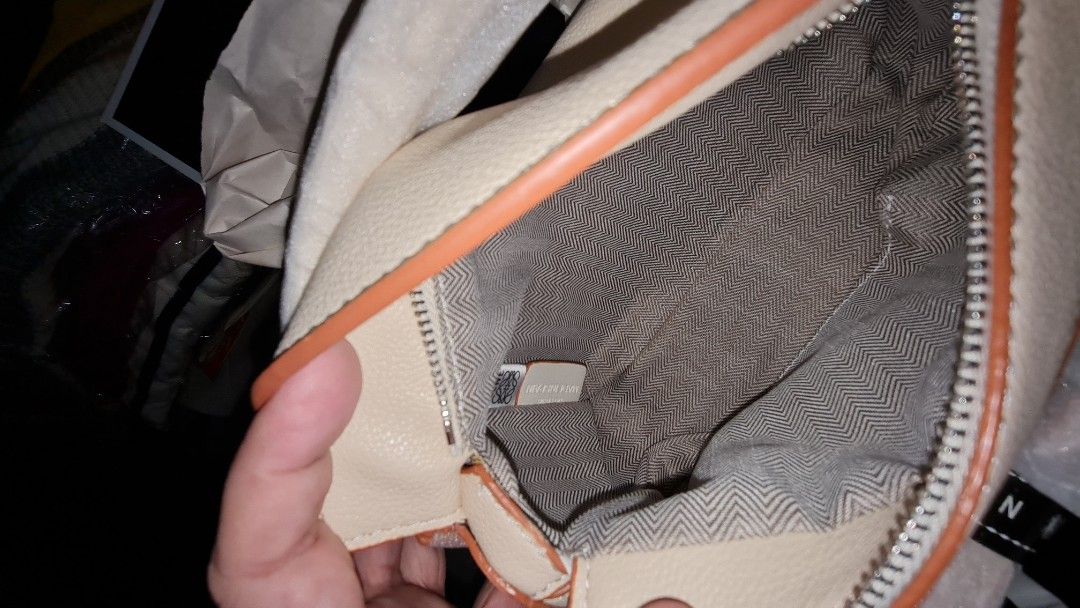 Small Puzzle Bag (Category: Shoulder Bags) located in Quezon City. Submitted by missmaui (Listing ID 1465459819, Image 2). Description: Complete inclusion Brand new can fit Iphone promax.