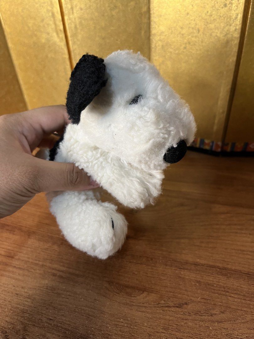 Peanuts Snoopy Plush cut tag / etiketa (Category: Plushies & Soft Toys) located in Gapan. Submitted by lunashop14 (Listing ID 1465563005, Image 1). Description: Cut etiketa/ tag i think this is authentic snoopy too. All goods no issue What you see is what you get.