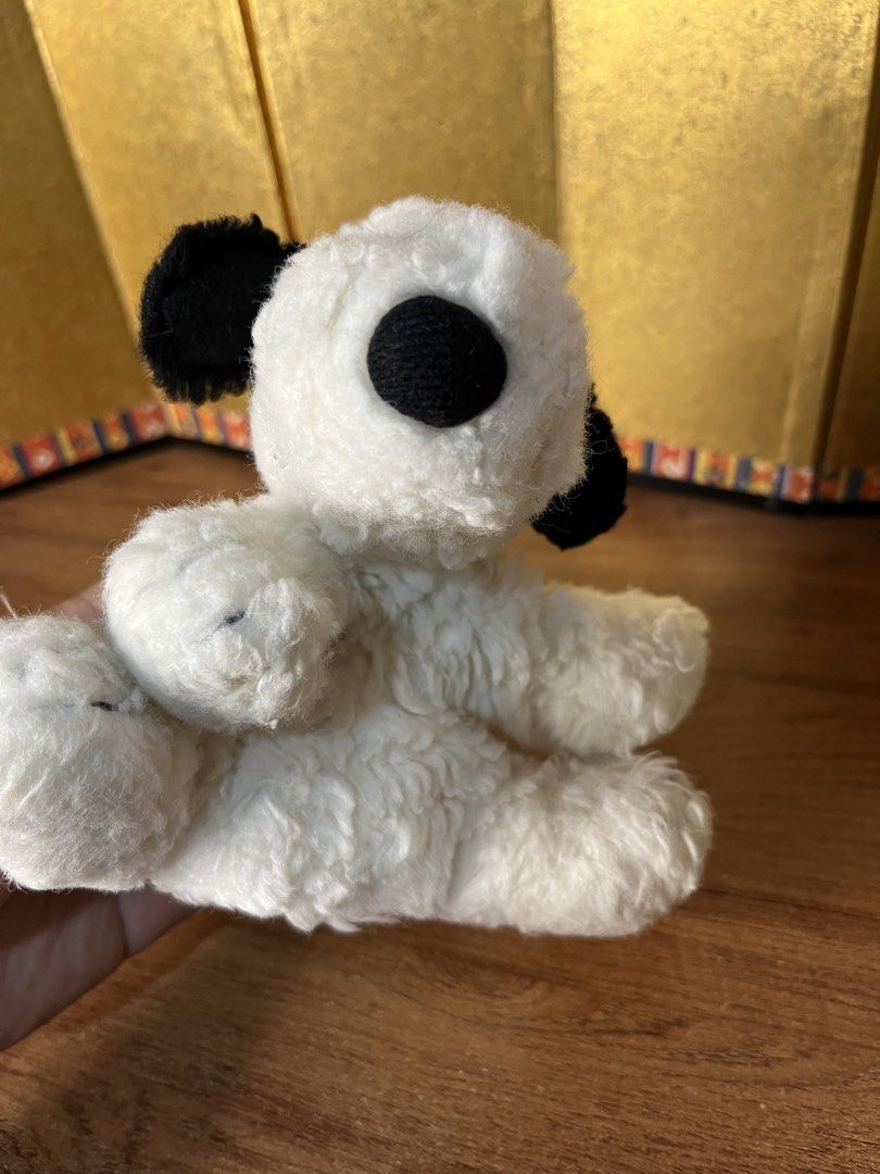Peanuts Snoopy Plush cut tag / etiketa (Category: Plushies & Soft Toys) located in Gapan. Submitted by lunashop14 (Listing ID 1465563005, Image 2). Description: Cut etiketa/ tag i think this is authentic snoopy too. All goods no issue What you see is what you get.
