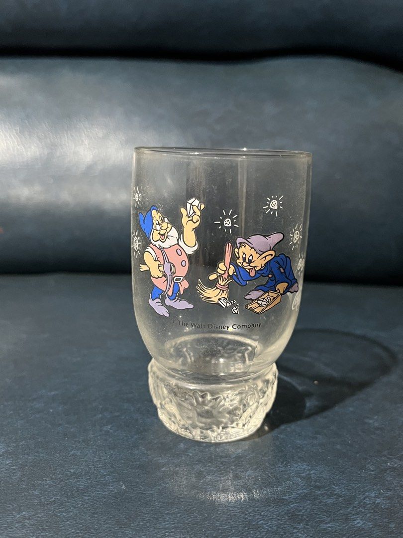Snow White Dwarfs x Coca Cola glass set (Category: Character Goods) located in Lucena. Submitted by aisanolshop (Listing ID 1465535662, Image 2). Description: Need wash.
