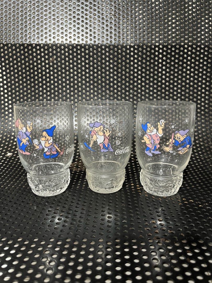 Snow White Dwarfs x Coca Cola glass set (Category: Character Goods) located in Lucena. Submitted by aisanolshop (Listing ID 1465535662, Image 1). Description: Need wash.