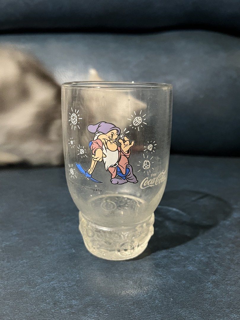 Snow White Dwarfs x Coca Cola glass set (Category: Character Goods) located in Lucena. Submitted by aisanolshop (Listing ID 1465535662, Image 3). Description: Need wash.