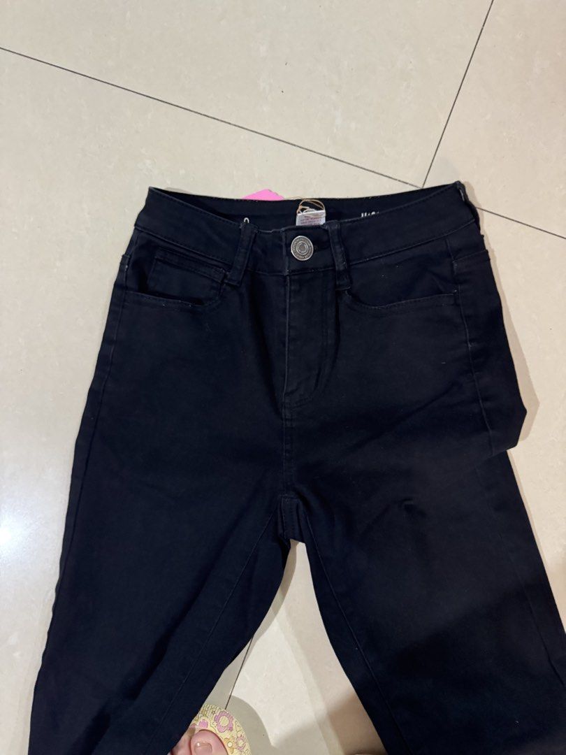 SO Black High Rise Jeggings (Category: Jeans) located in Quezon City. Submitted by sweetlyluxe (Listing ID 1465491757, Image 2). Description: - Brand: SO - Condition: Brand new with tags attached - Color: Classic Black - Fit: High-rise, fitted silhouette, super stretchy - Details: Zip and button closure, classic five-pocket design - Style: Versatile staple piece, easy to pair with any top.