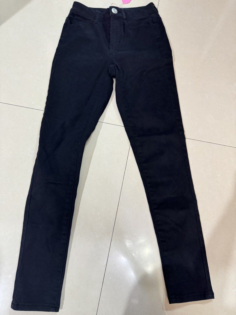 SO Black High Rise Jeggings (Category: Jeans) located in Quezon City. Submitted by sweetlyluxe (Listing ID 1465491757, Image 1). Description: - Brand: SO - Condition: Brand new with tags attached - Color: Classic Black - Fit: High-rise, fitted silhouette, super stretchy - Details: Zip and button closure, classic five-pocket design - Style: Versatile staple piece, easy to pair with any top.