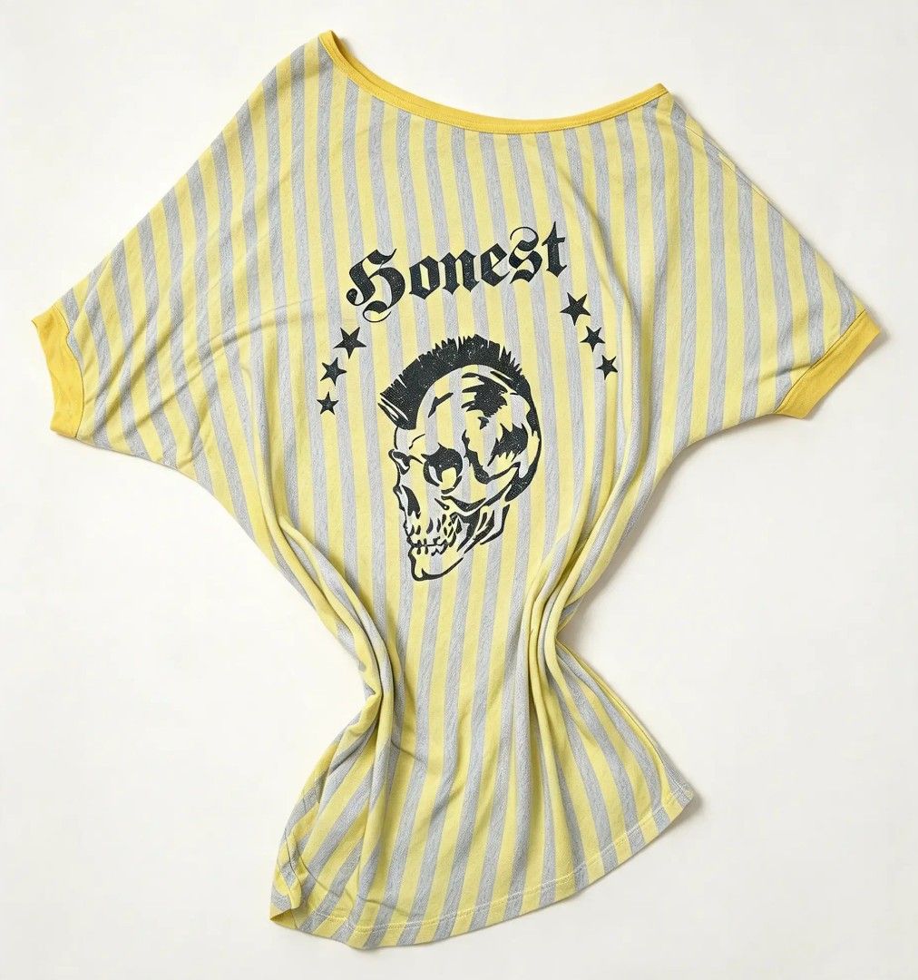 "Sonest" y2k tops (Category: Shirts) located in Larena. Submitted by .chy2k. (Listing ID 1465497589, Image 1). Description: .
