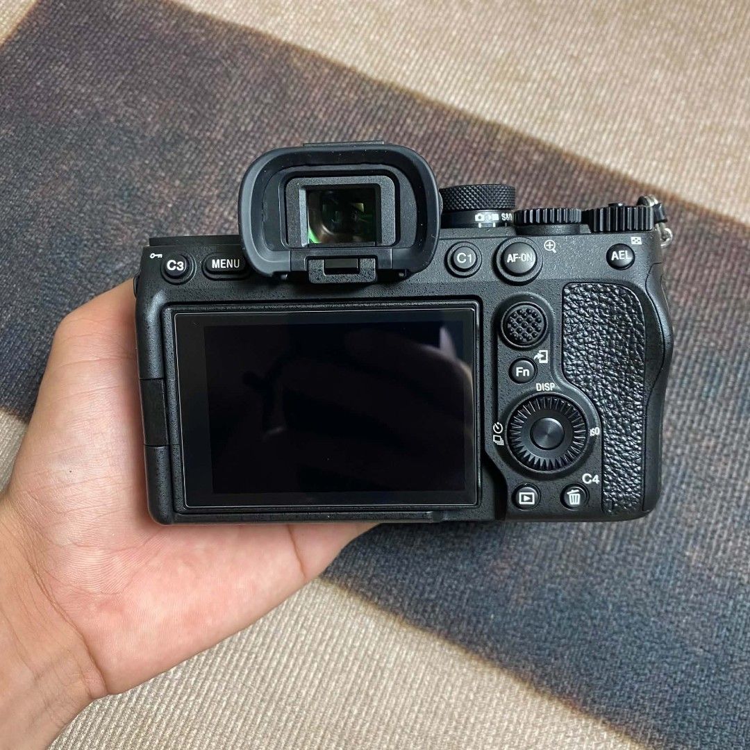 Sony Alpha A7 IV Mirrorless Camera Body (Category: Cameras) located in Rodriguez. Submitted by tan_13 (Listing ID 1465484422, Image 3). Description: Sony A7IV Body All working 10/10 functionalities 10/10 cosmetics Clean sensor Rubbers intact Crisp buttons Low sc 1k+ only Inclusions : Sony A7IV body Body cap Battery Strap P92,000 only 📍Montalban Rizal Open for meet halfway, Lbc shipping with security deposit to be deduct on selling price, lalamov