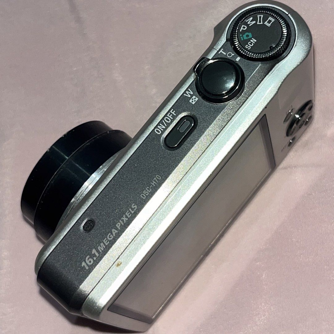 SONY CYBERSHOT DSC-H70 ( g7x dupe ) (Category: Cameras) located in Marilao. Submitted by gatchapix (Listing ID 1465557541, Image 3). Description: 𐙚 FOR SALE: SONY CYBERSHOT DSC-H70 ‧₊˚ 🩰 price: ₱7,000 (negotiable!) ─── ⋆⋅𐙚⋅⋆ ─── 🥛 condition & notes: ↳ body cosmetics: 8/10 (with signs of usage) ↳ no functional issues - screen, flash, zoom, buttons all working ↳ performance: 100% working condition - ready to use! 🎀 inclusions: ↳ camera unit ↳ 