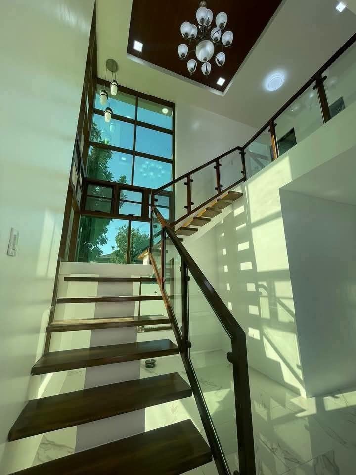 Southpoint Cabuyao (Category: House & Lot) located in Carmona. Submitted by jylistings (Listing ID 1465408007, Image 2). Description: 💕❗❗SOUTH POINT BRAND NEW HOUSE AND LOT💕❗❗ 📌Location: SouthPoint Cabuyao Laguna Exclusive Subdivision 🚩beside Malayan College near Slex exit. Details: 👉Lot Area 180 Sqm 👉Floor area 220sqm 👉3 Bedrooms with own T&B 👉Maids room with T&B 👉Powder room 👉2 car garage 🚩Near SLEX Cabuyao – Convenient access to Met