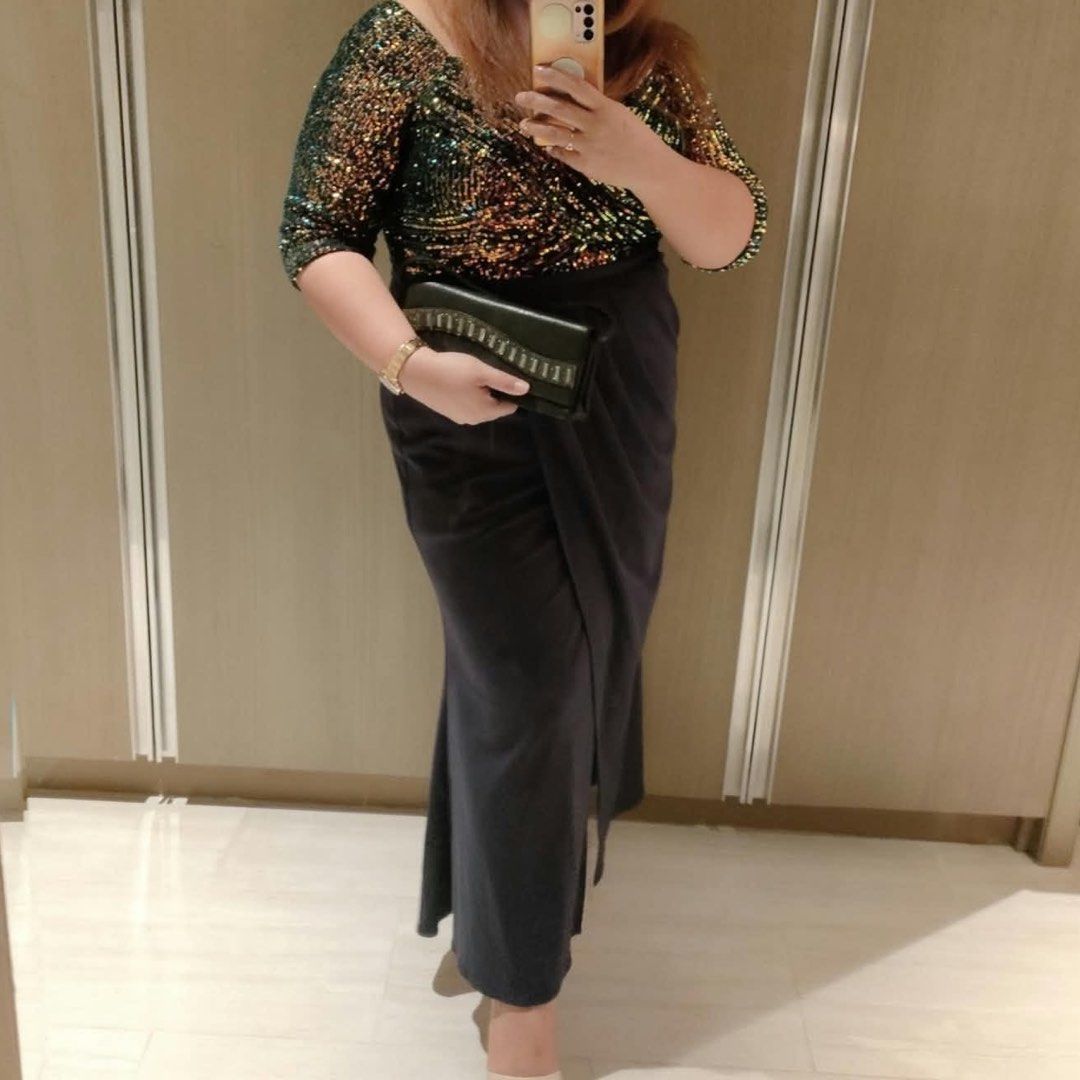 Sparkly sequin top long evening dress with slit (Category: Evening dresses & gowns) located in Rodriguez. Submitted by bmade08 (Listing ID 1465398332, Image 1). Description: Only used once Stunning sparkly sequin top that catches the light beautifully - Elegant long evening dress featuring a stylish high slit - Size: 1XL - Perfect for formal parties, weddings, and special events.