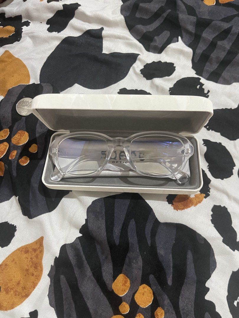 SPECS OPTICAL - MOSCO (Category: Sunglasses & Eyewear) located in Manila. Submitted by lalalalaa23 (Listing ID 1465577266, Image 2). Description: Never used it and have always been in its case.