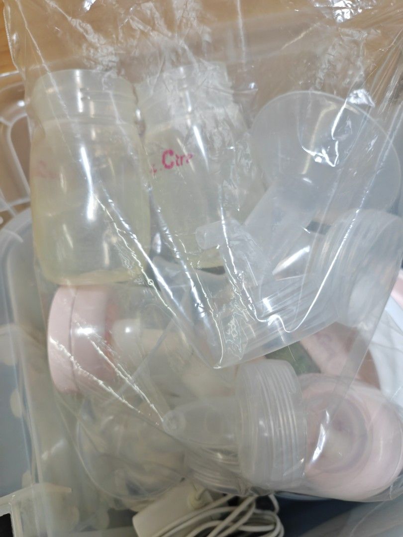 Spectra S1 145hrs Complete (Category: Breastfeeding & Bottle Feeding) located in Malolos. Submitted by yan.yan4 (Listing ID 1465495081, Image 2). Description: complete set (still with box pero mejo di na masyadong maayos yung box but the unit is in excellent condition) still with the extra flanges (larger size) I only used this in the office as extra Usage: 145hrs only PM for more details. FOR SURE BUYER ONLY. Pwede ko pong ibundle na rin sa iban