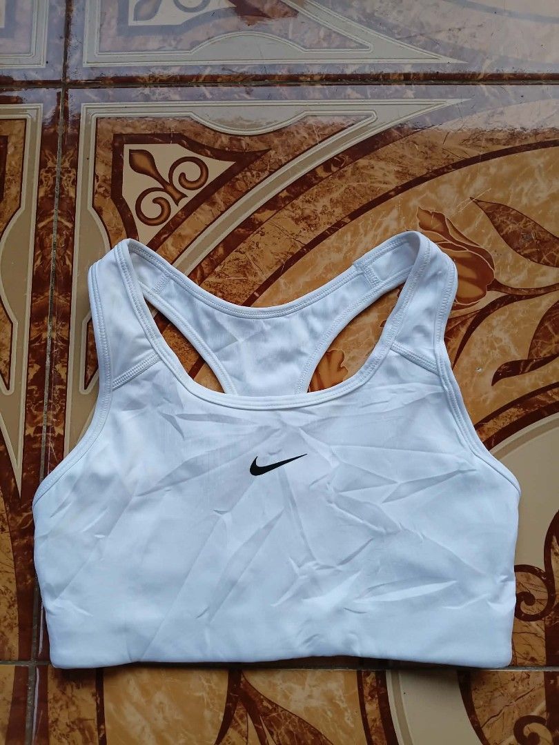 Sports Bra Nike (Category: Activewear) located in Alabel. Submitted by frinzthrift.11 (Listing ID 1465397210, Image 1). Description: Sports Bra Excellent Condition / Like new No issue Size Small Good for running, pickleball and gym..