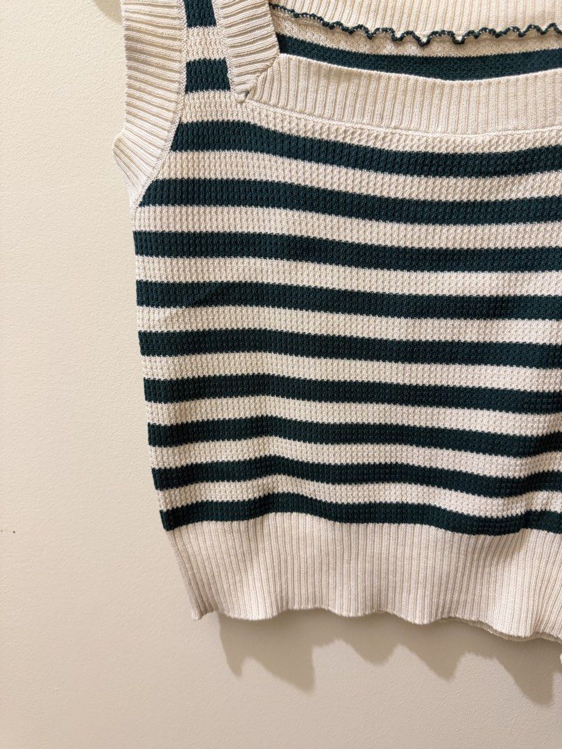 ‼️50% OFF‼️ Square Neck Knitted Top (Category: Sleeveless) located in Manila. Submitted by xmagic.shopx (Listing ID 1465435837, Image 3). Description: .