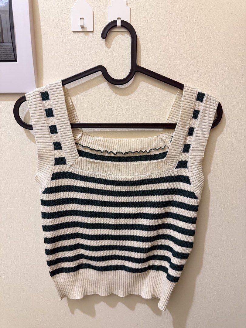 ‼️50% OFF‼️ Square Neck Knitted Top (Category: Sleeveless) located in Manila. Submitted by xmagic.shopx (Listing ID 1465435837, Image 1). Description: .
