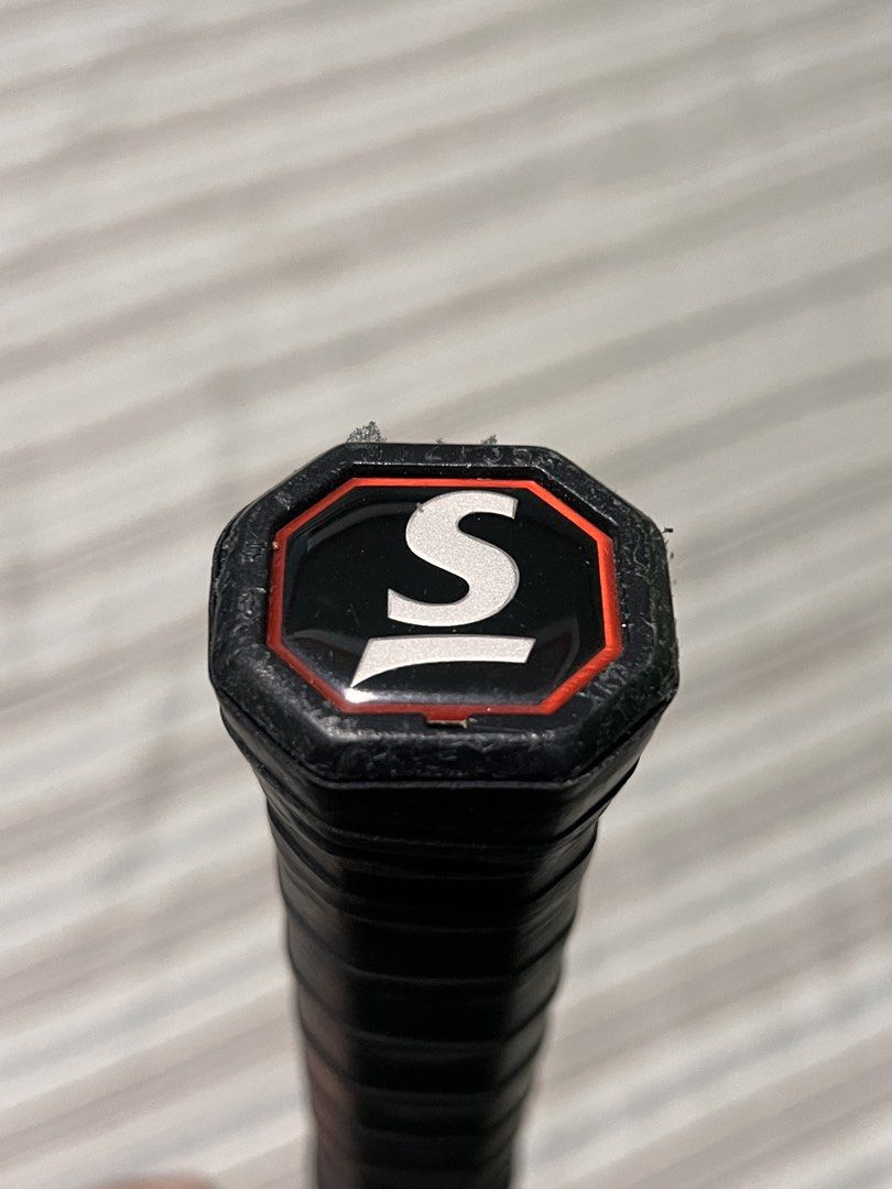Srixon Revo CS 8.0 Tennis Racket (Category: Racket and Ball Sports) located in Tanza. Submitted by shunsuiiii (Listing ID 1465562409, Image 3). Description: - Specifications: 110 sq in head size, 27.5 in length, and lightweight 255g average weight - See pics for paint chips - Tennis racket only - MOP: Maribank/Gotyme.
