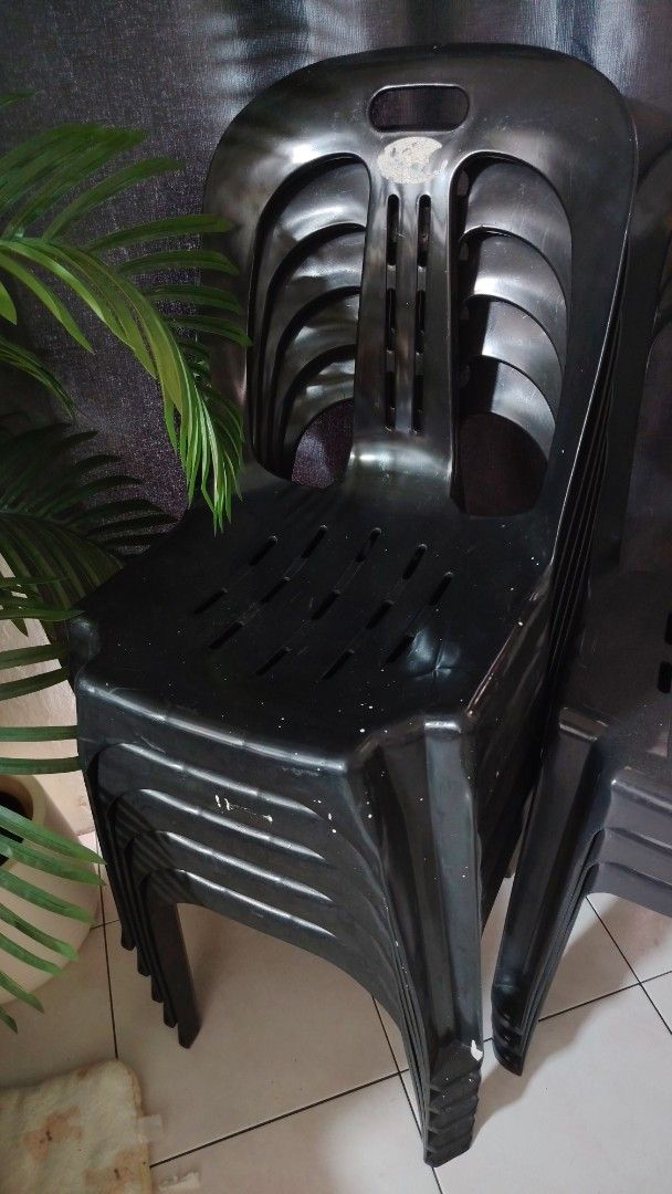 Stackable Black Plastic Chairs Set (Category: Chairs) located in Ipoh. Submitted by oldschoollife (Listing ID 1465449337, Image 2). Description: Kerusi plastic. Ada dua jenis kerusi (keras/lembut) Keras RM18 satu Lembut RM14 satu Ipoh perak.