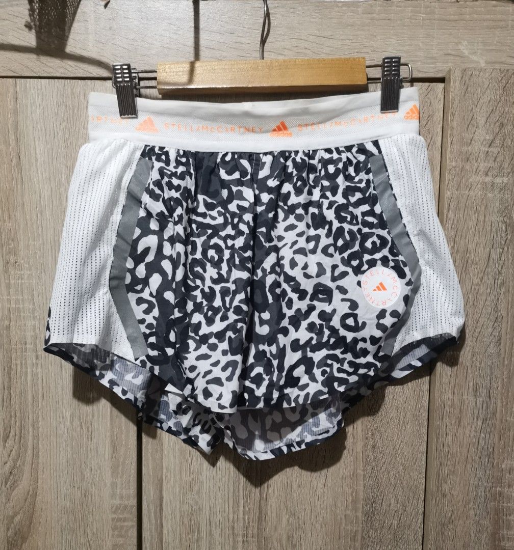 Stella McCartney (Category: Shorts) located in San Pedro. Submitted by thriftersthrift (Listing ID 1465397662, Image 1). Description: Waistline (inches) :24 Length(inches) :9.5 Good condition Already wash Color rate : 9.5 /10 🌵ALL ITEMS ARE FROM UKAY BALE SO MANAGE YOUR EXPECTATION 🌵 ASK SELLER FOR MORE INFORMATION COLOR MAY CHANGE TRU LIGHTING.
